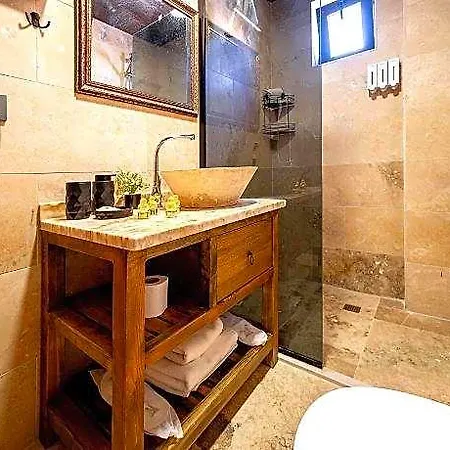 Hotel Abra Stone House