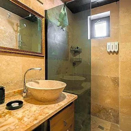 Hotel Abra Stone House