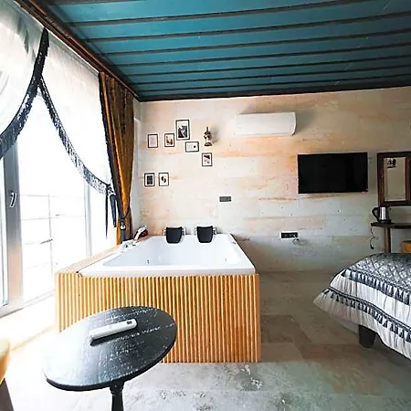 Hotel Abra Stone House